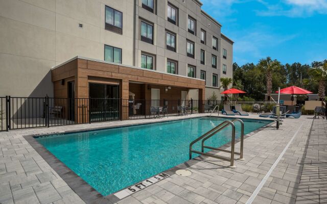 Hampton Inn & Suites Ruskin I-75