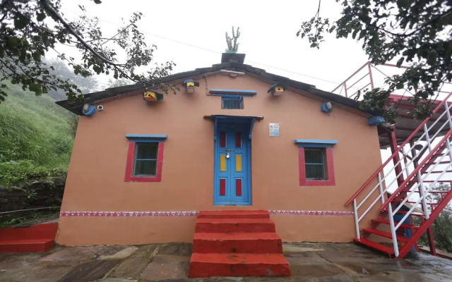 Kafal Pako Resort - Luxury Mountain View Stay in Mukteshwar