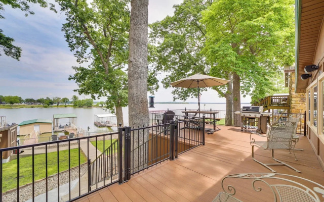 2 Boat Docks: Grand Lake Waterfront Home