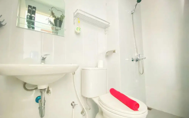 Warm And Cozy Stay Studio Room At Patraland Urbano Apartment