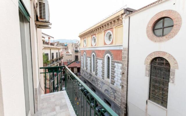 Apartment with huge terrace in the party area
