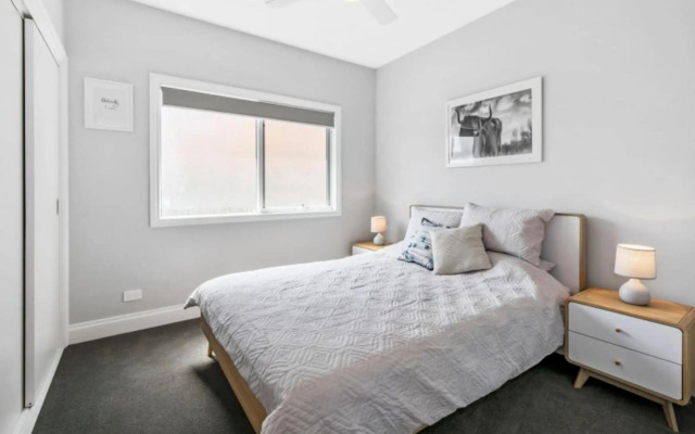 HALE KUPA Rye Beach House Spa Table Tennis