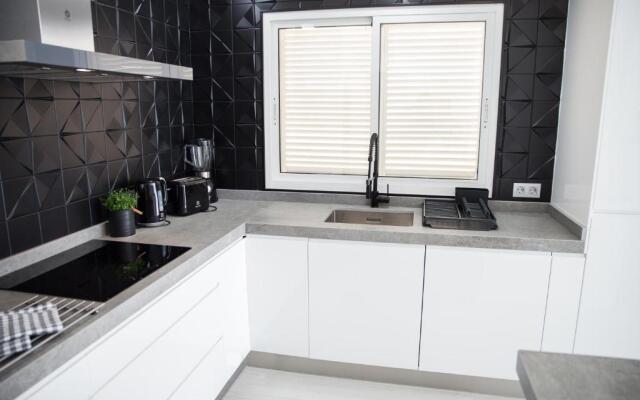 Spacious 200 sq.m. penthouse with sea view terraces