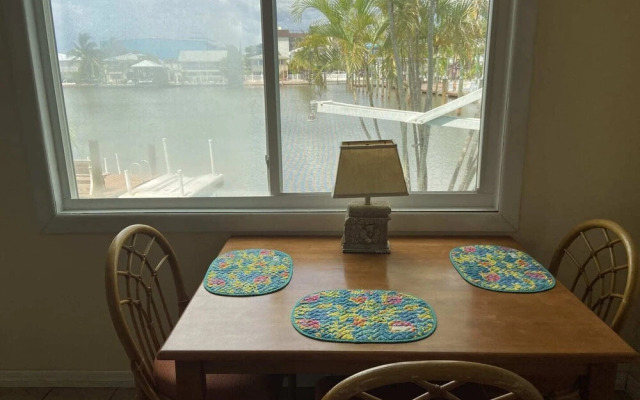 Holiday Court 08 - Lagoon