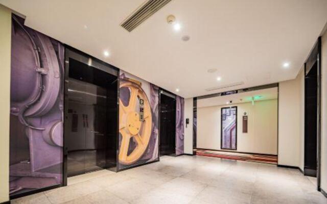 32/5000  Hotel Ibis (wide narrow Alley Central Hotel, Chengdu)