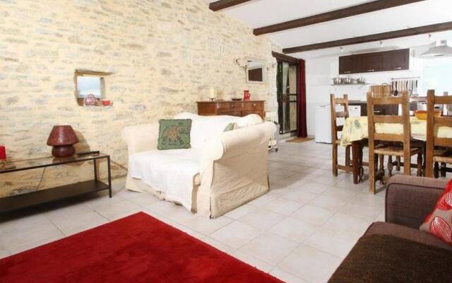 Characteristic Appartement With Swimming Pool, Completely Renovated
