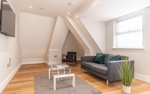 Celador Apartments - Bond House