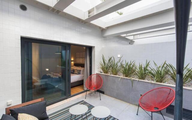 Lovelystay - Modern And Colourful Flat in the Heart of Graça