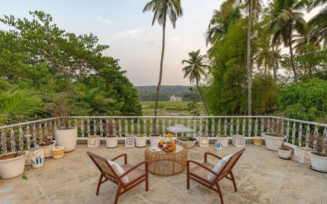 Loto Bianco by Hireavilla -4br w Pvt Pool Siolim