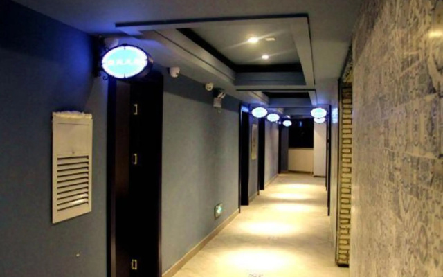Jiangnan Baoyue Business Hotel (Sea Travel Duty Free Eternal Love Store) – Hotel Rooms – Sanya