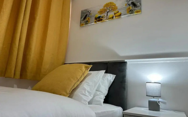 Affluent Living Apartment Perfect for Contractors