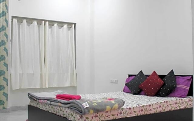 OYO HOME 84939 Choudhary White House