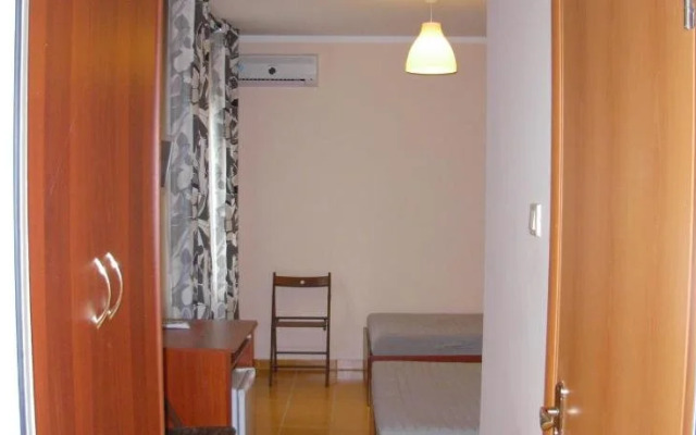 Arhos Guest House