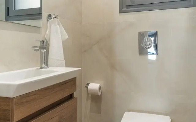 Charming Minimal apt in the Center of Glyfada