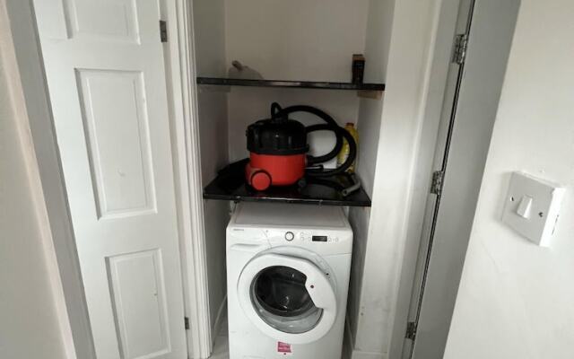 1 Private Bedroom Sharing Bathroom and Kitchen