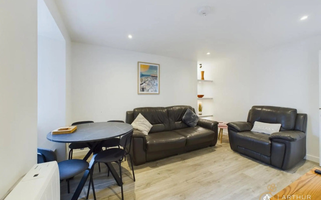 Brand New Town Centre Apartment