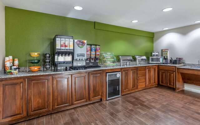 Quality Inn & Suites Longview I-20