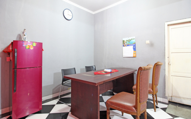 RedDoorz near Terminal Condong Catur