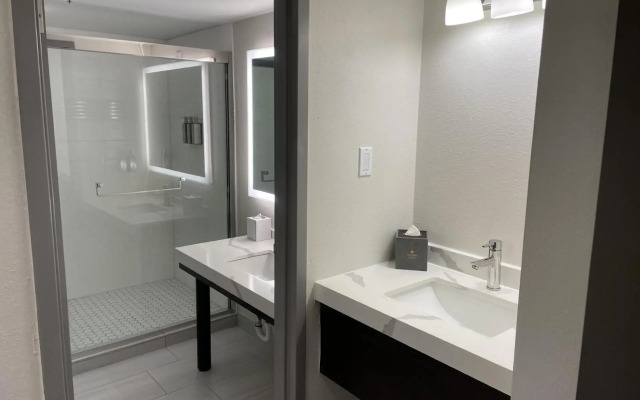 The Lux Hotel & Conference Center, an Ascend Collection Hotel