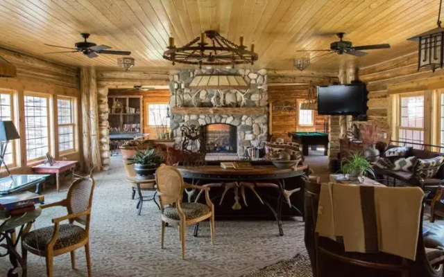 Medicine Bow Lodge