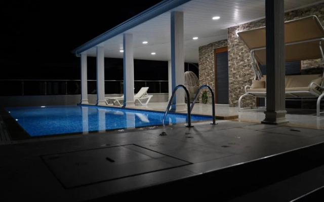 Gorgeous Villa With Private Pool in Antalya 1