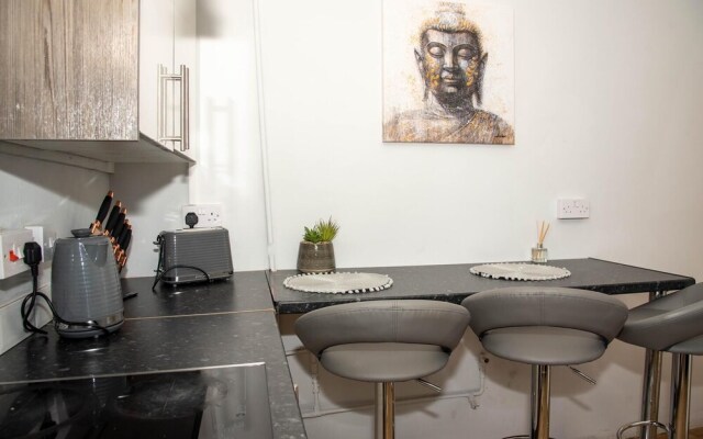5 Double Bedroom Apartment in The City Centre