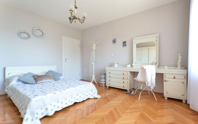 Mar deLuxe Apartments