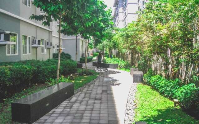 Room in Condo - Butler's Bnb A Trees Residences Qc Phil