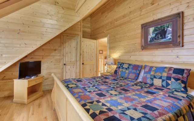 Woodland Wonder w/ Hot Tub and Pool Table!