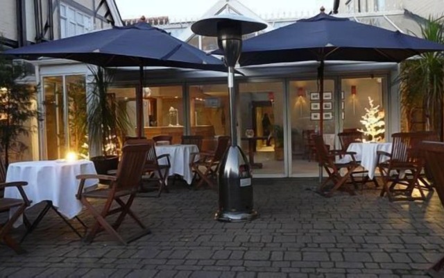 Manor Hotel