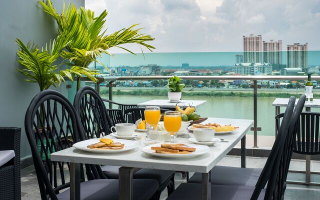 Nou's River Hotel