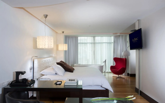 Le Parc Hotel, Beyond Stars