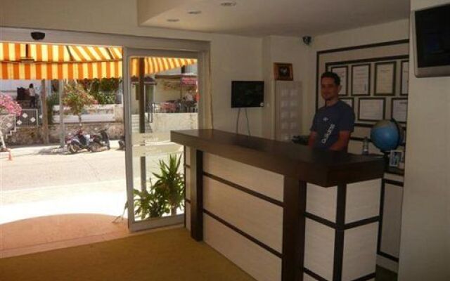 Status Hotel