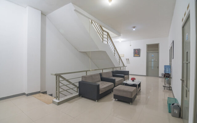 RedDoorz Hostel near Braga Citywalk