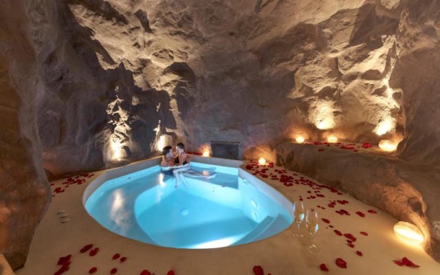 North Santorini - A Luxury Spa Hotel