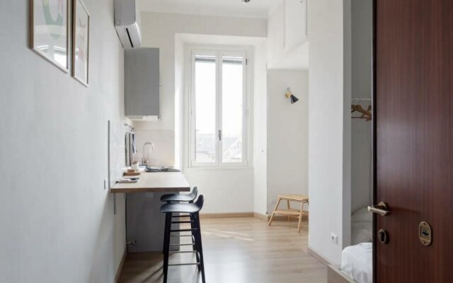 Minimal and Charming studio in Isola District