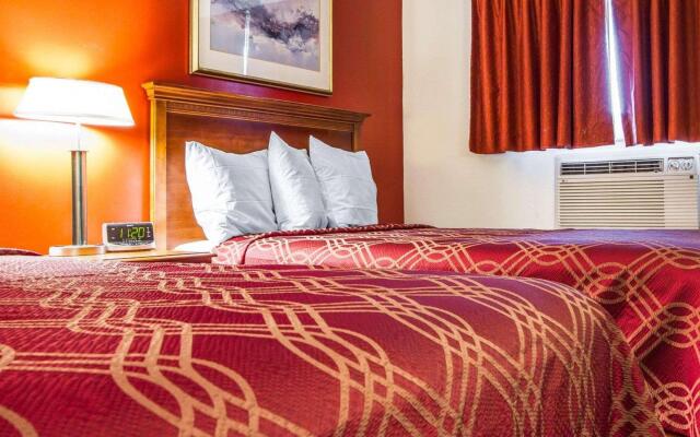 Rodeway Inn & Suites Brunswick near Hwy 1