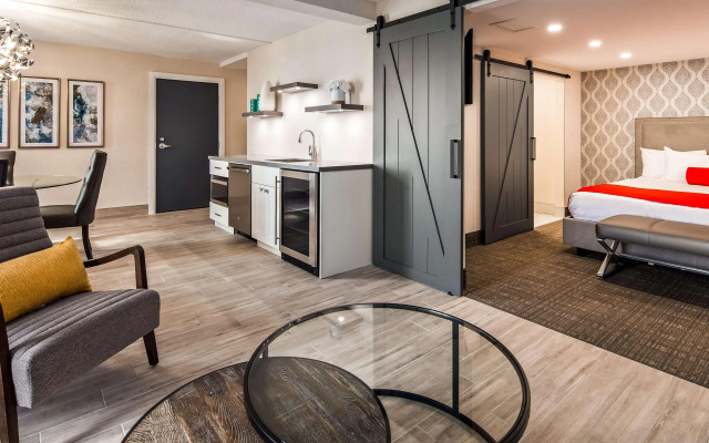 DoubleTree by Hilton Windsor Hotel & Suites