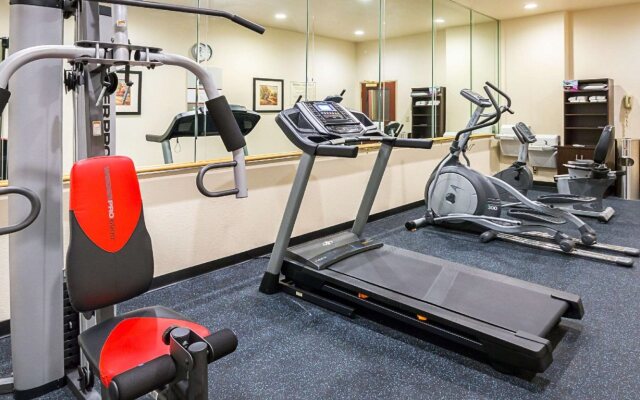 Clarion Inn & Suites Weatherford South