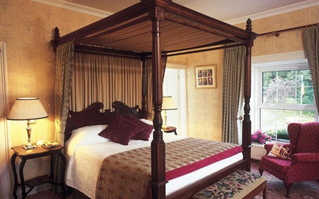 Ross Lake House Hotel