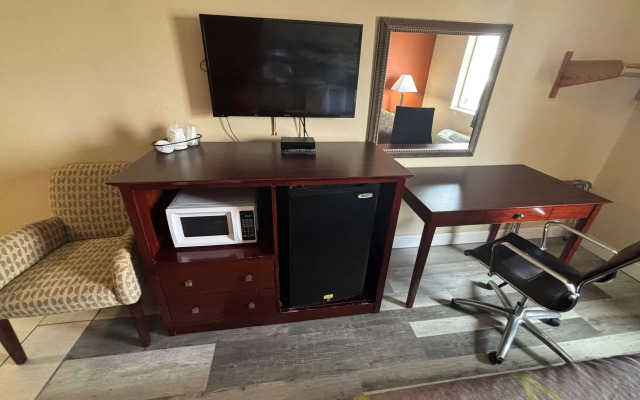 Super 8 by Wyndham Pontoon Beach IL/St. Louis MO Area