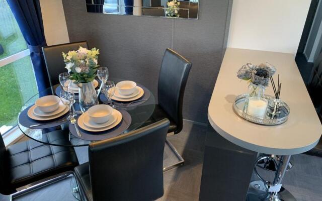 Lola Lodge - Luxury Hot Tub Retreat