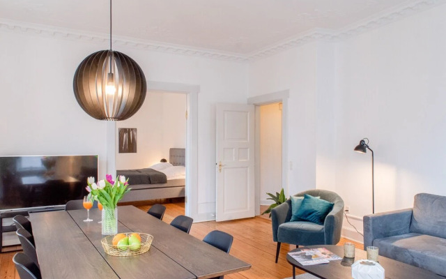 Sanders Boulevard - Smart 3-bdr Apt By the Canal