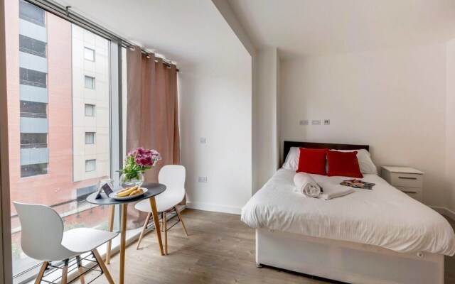 Central Liverpool Studio For 2 Guests!