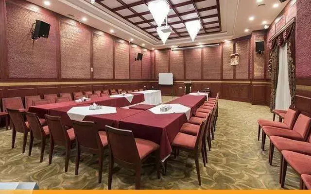 Royal Shiraz Hotel