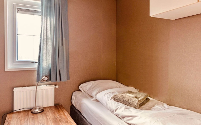 Holiday Home With Terrace in Giethoorn