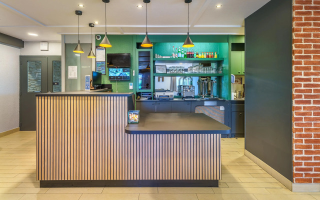 Campanile NATURE - Dijon Est Saint-Apollinaire