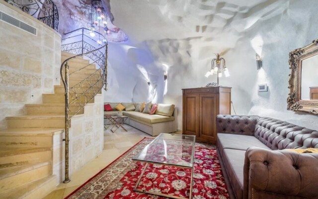 Western Wall Luxury House