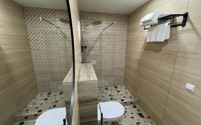 Klever HoteL