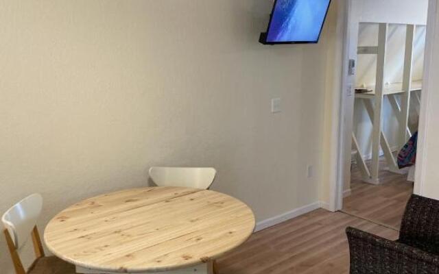 Loft , boat dock, 2 bedrooms , pet friendly